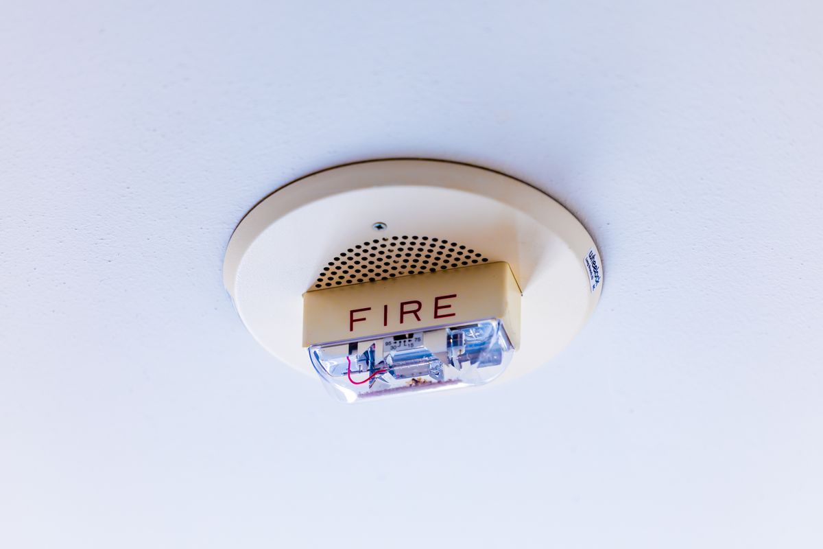 Detector de humo y alarma contra incendio